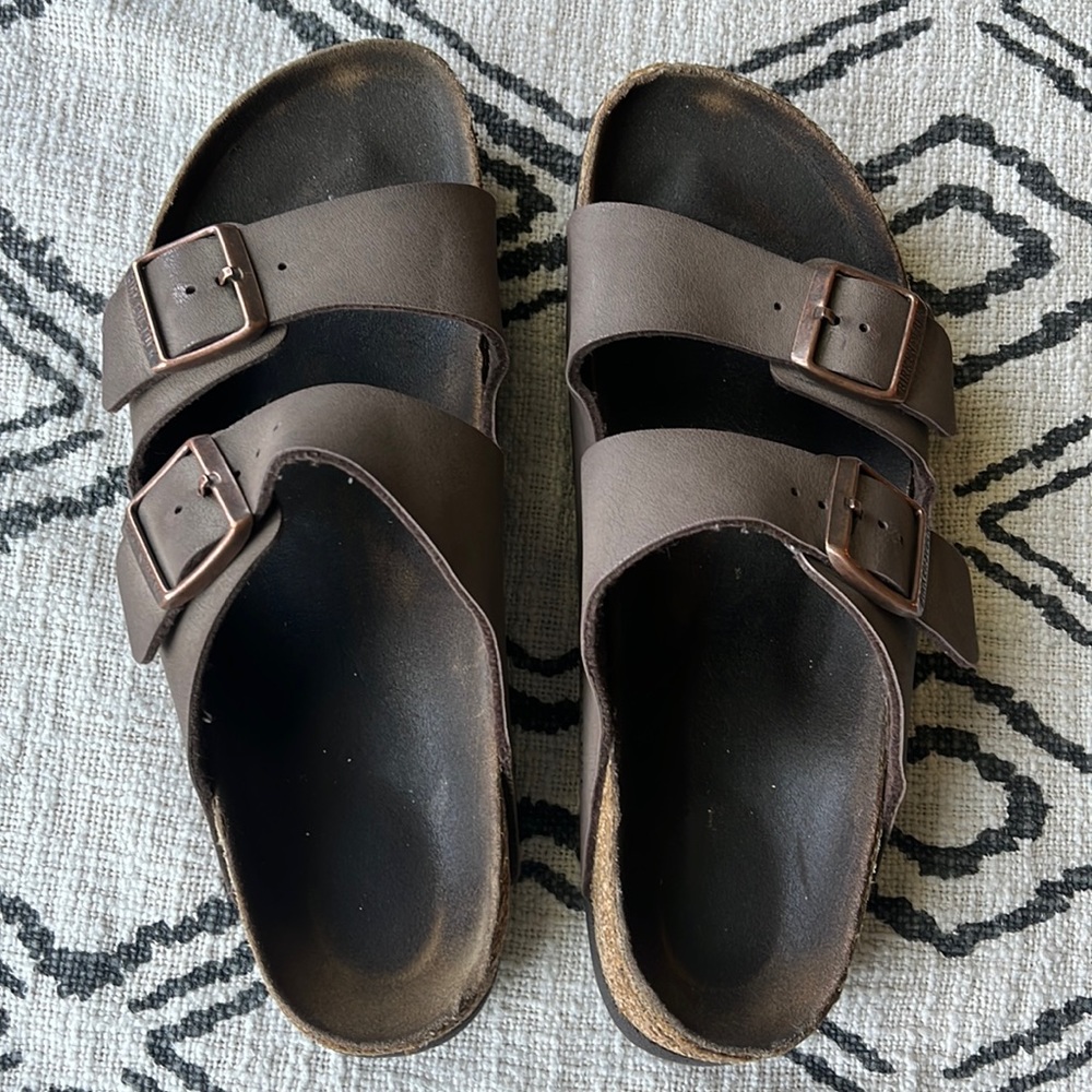 Unisex birrkenstock sandals size 10 mens and 12 womens.